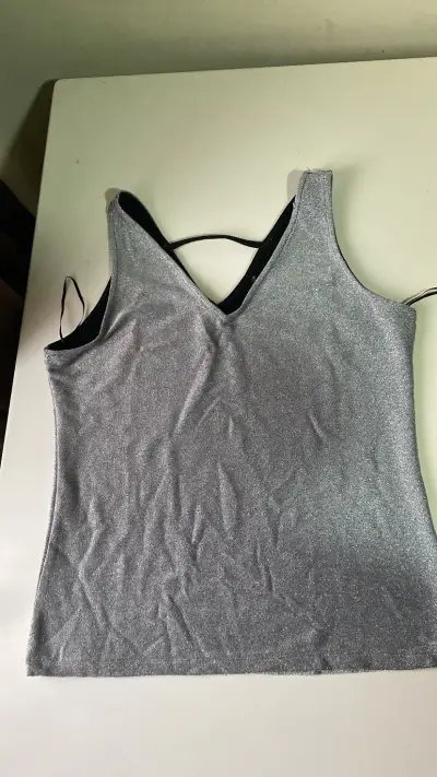 Polera sin mangas plateada / Top - miniatura 3