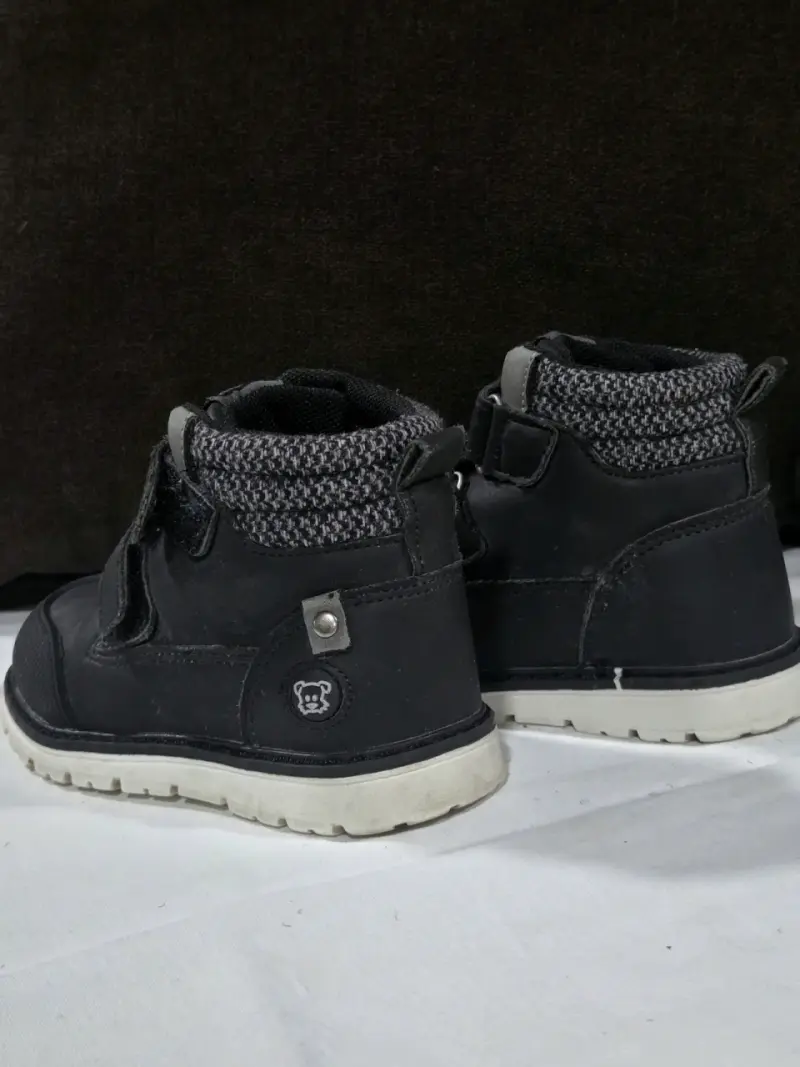 Zapatos infantiles negros con velcro talla 22 - 2