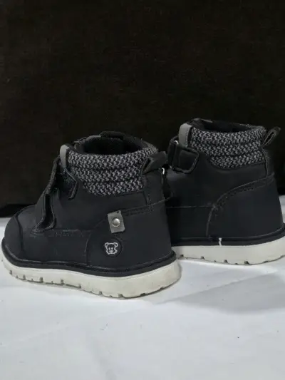 Zapatos infantiles negros con velcro talla 22 - miniatura 2