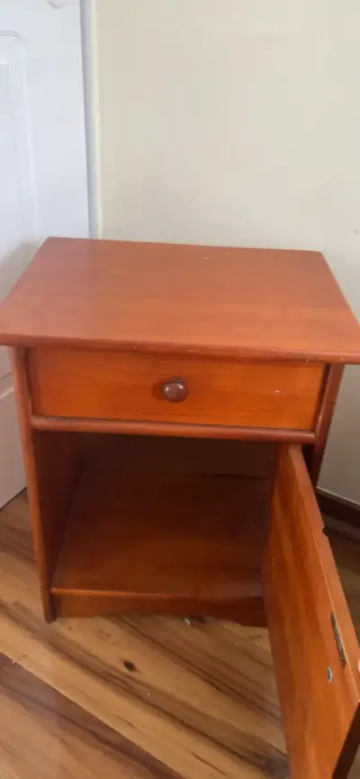 Velador de madera con cajones - miniatura 3