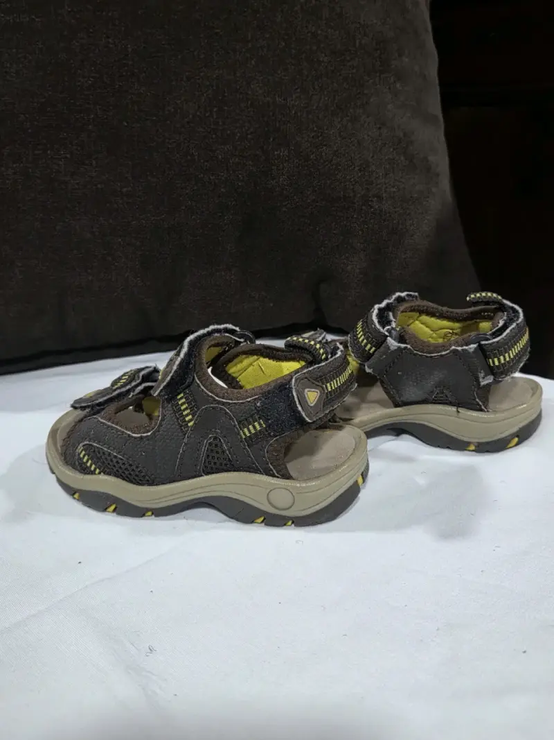 Sandalias deportivas marrones para niños - 3