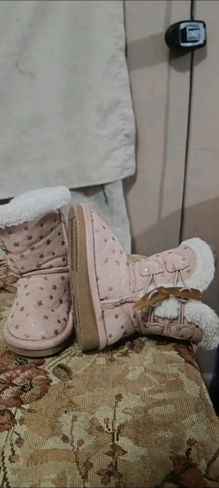 Botines de bebé rosados con estrellas - 1