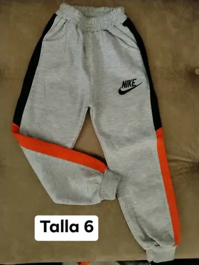 Conjunto deportivo para niño - miniatura 2