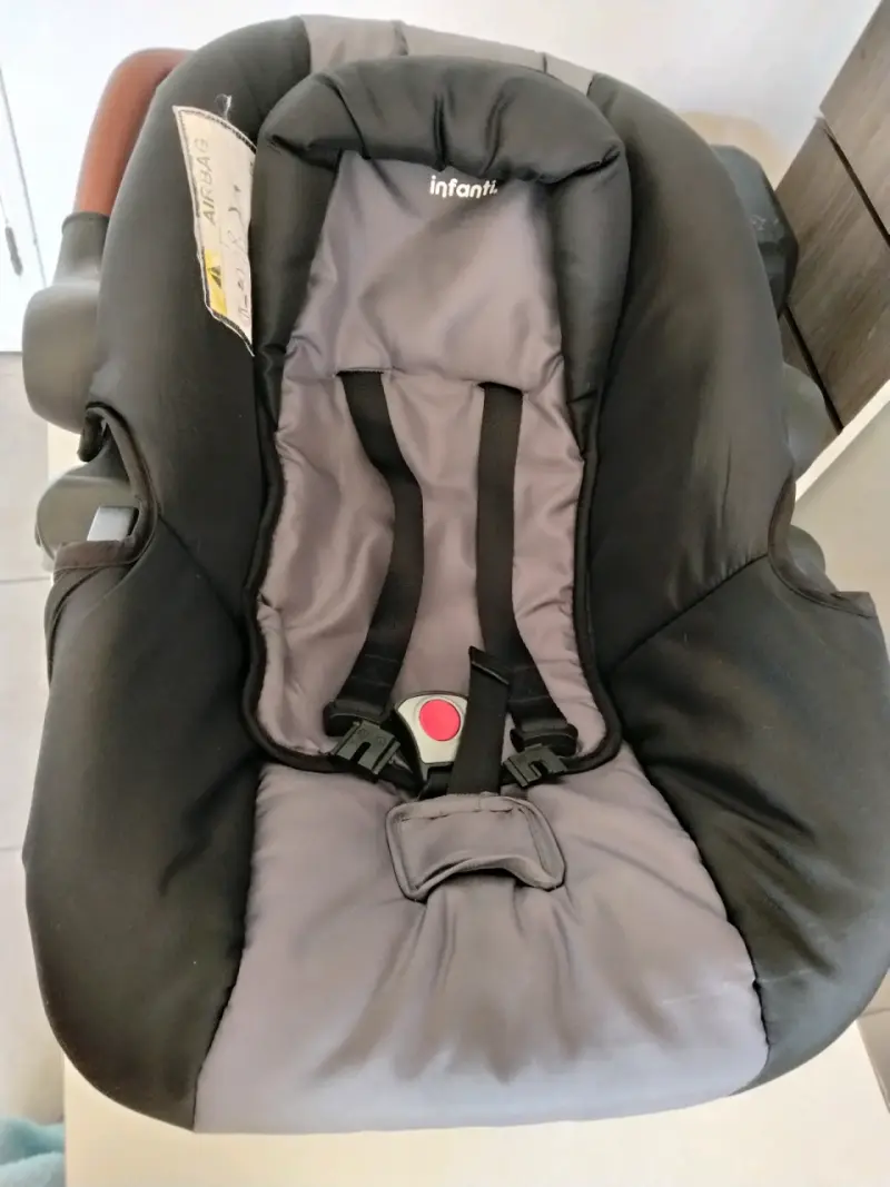 Silla de auto para bebé negra - 3
