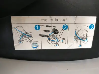 Silla de auto para bebé negra - miniatura 4