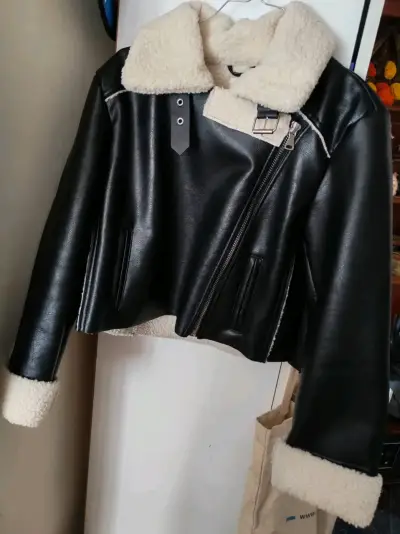 Chaqueta de cuero negra con forro - miniatura 2