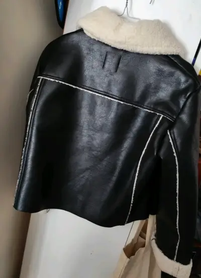 Chaqueta de cuero negra con forro - miniatura 3