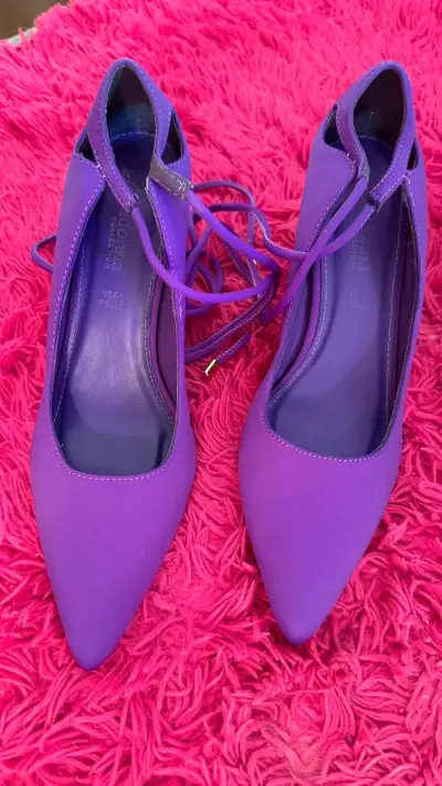 Zapatos morados de tacón alto - miniatura 1