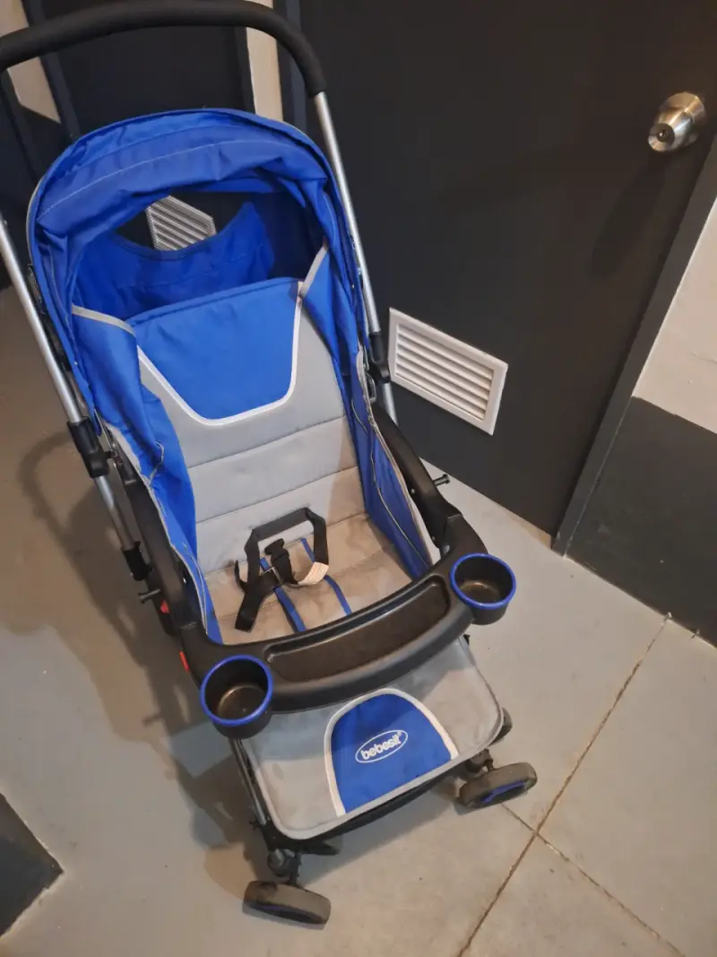 Coche de bebé azul compacto - 3