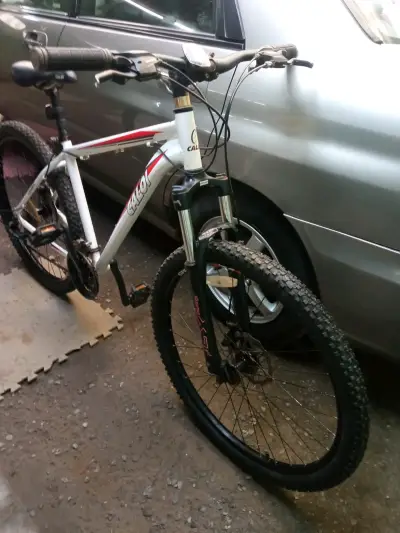 Bicicleta Caloi blanca y roja - miniatura 2