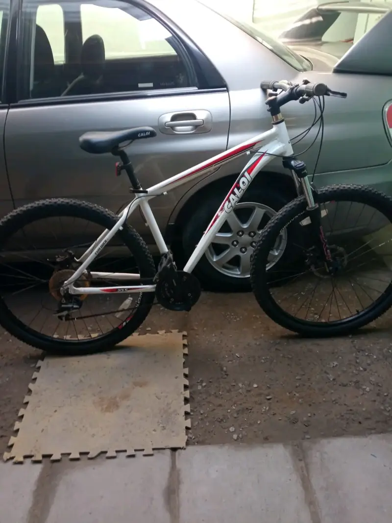 Bicicleta Caloi blanca y roja - 3