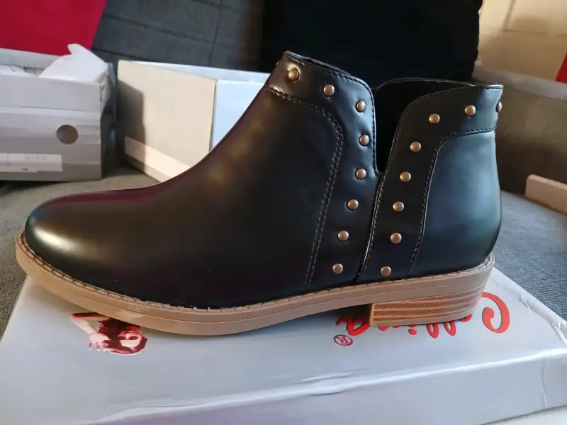 Botines negros con tachas - 1
