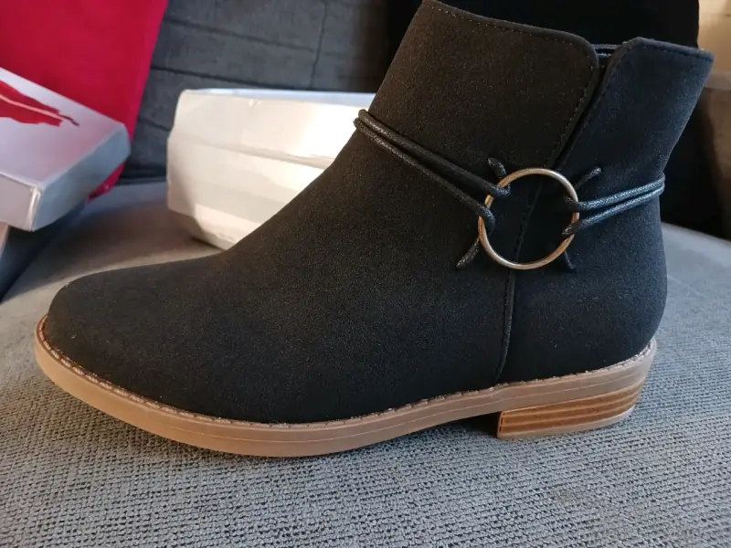 Botines negros con tachas - 2
