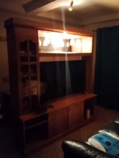 Mueble de sala con vitrina - miniatura 1
