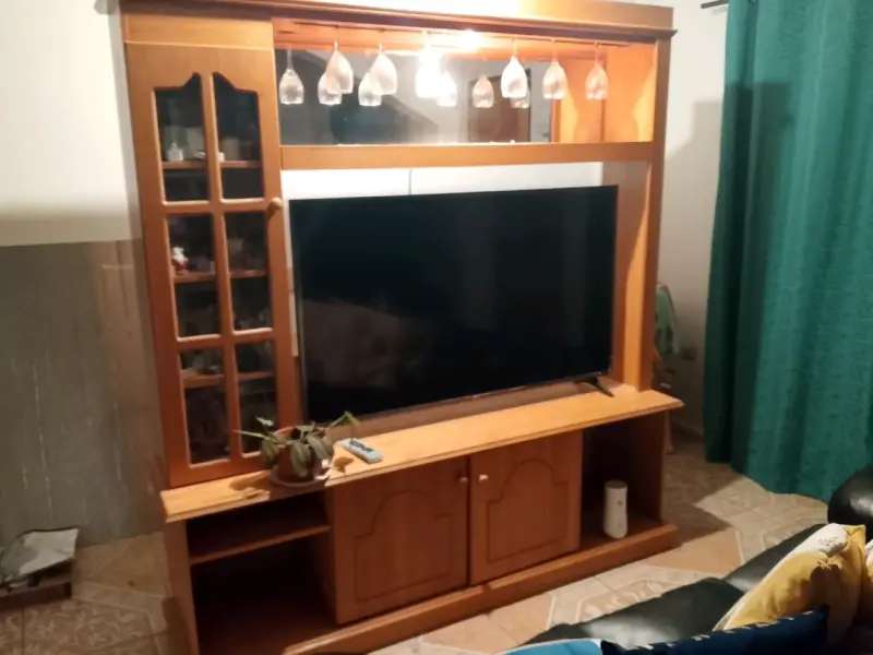 Mueble de sala con vitrina - 2