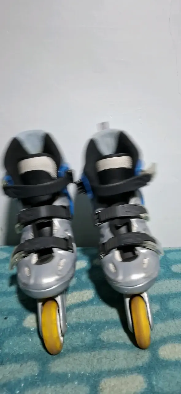 Patines en línea grises y azules - 5