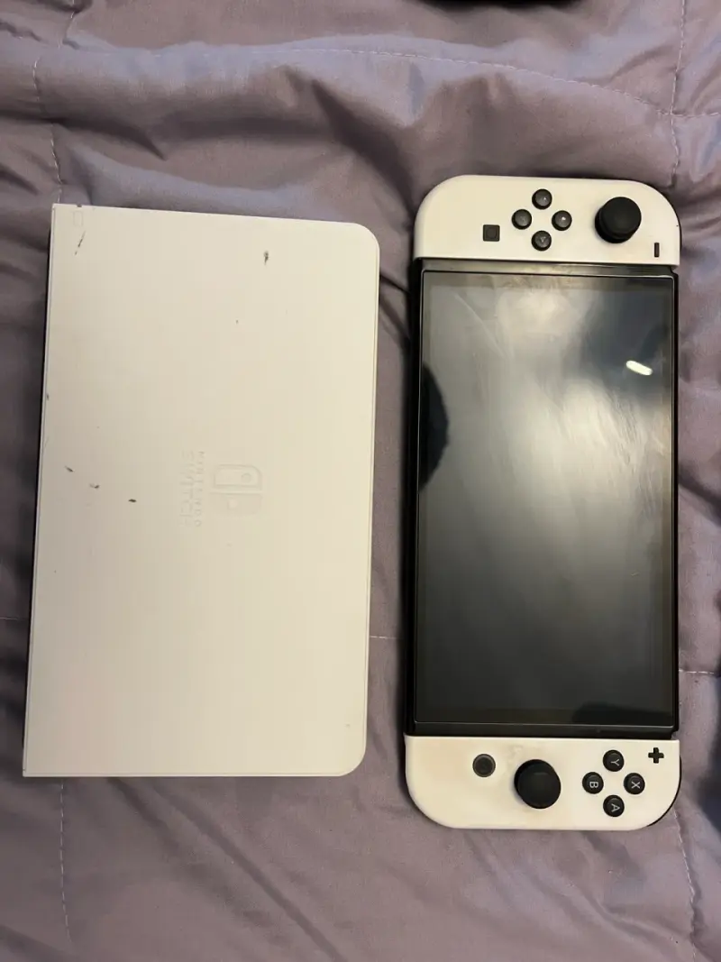 Nintendo Switch OLED con juego - 3