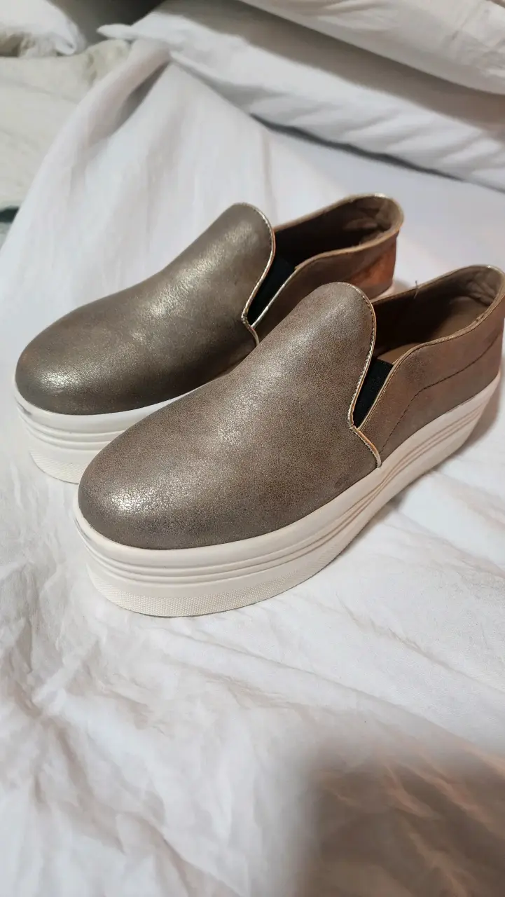 Zapatillas slip-on doradas - 1