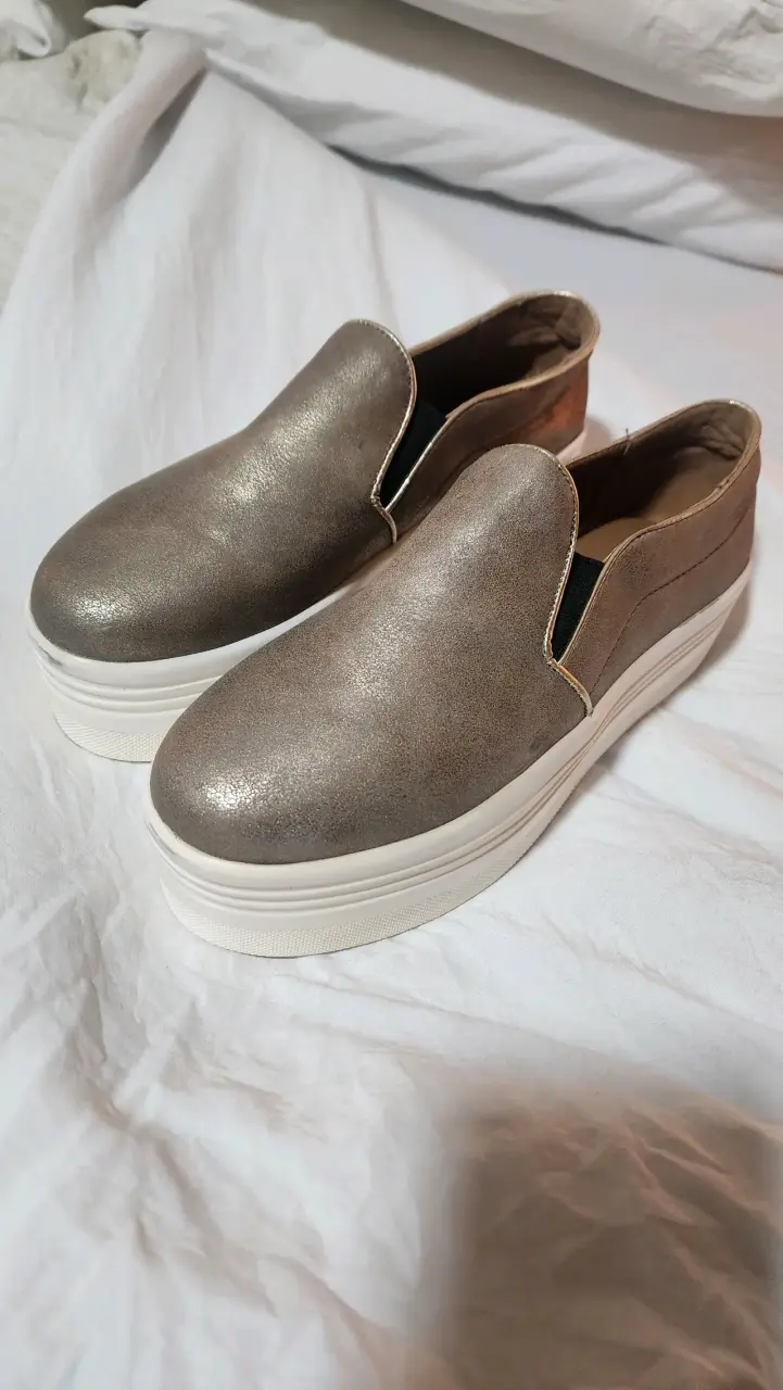 Zapatillas slip-on doradas - 2