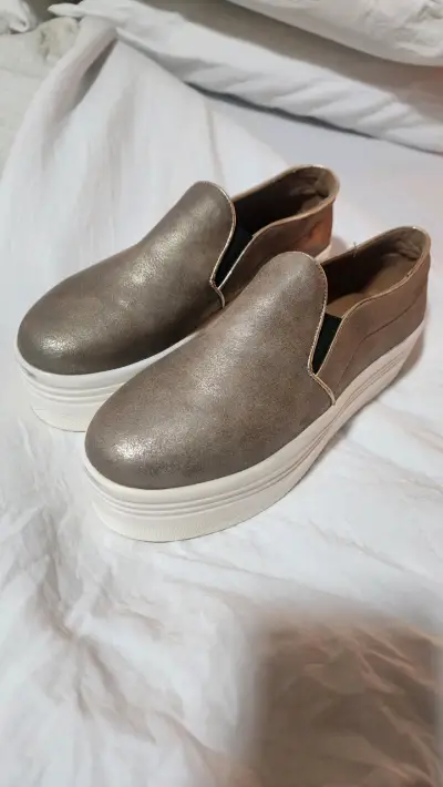Zapatillas slip-on doradas - miniatura 2