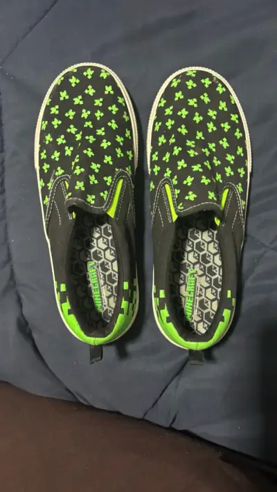 Zapatillas Minecraft negras y verdes - miniatura 1