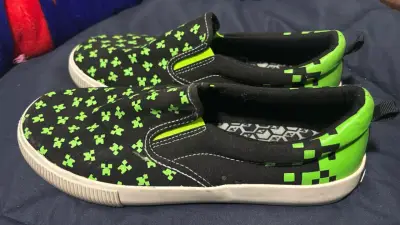 Zapatillas Minecraft negras y verdes - miniatura 3
