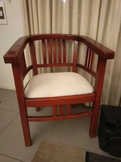 Silla de madera elegante - miniatura 3