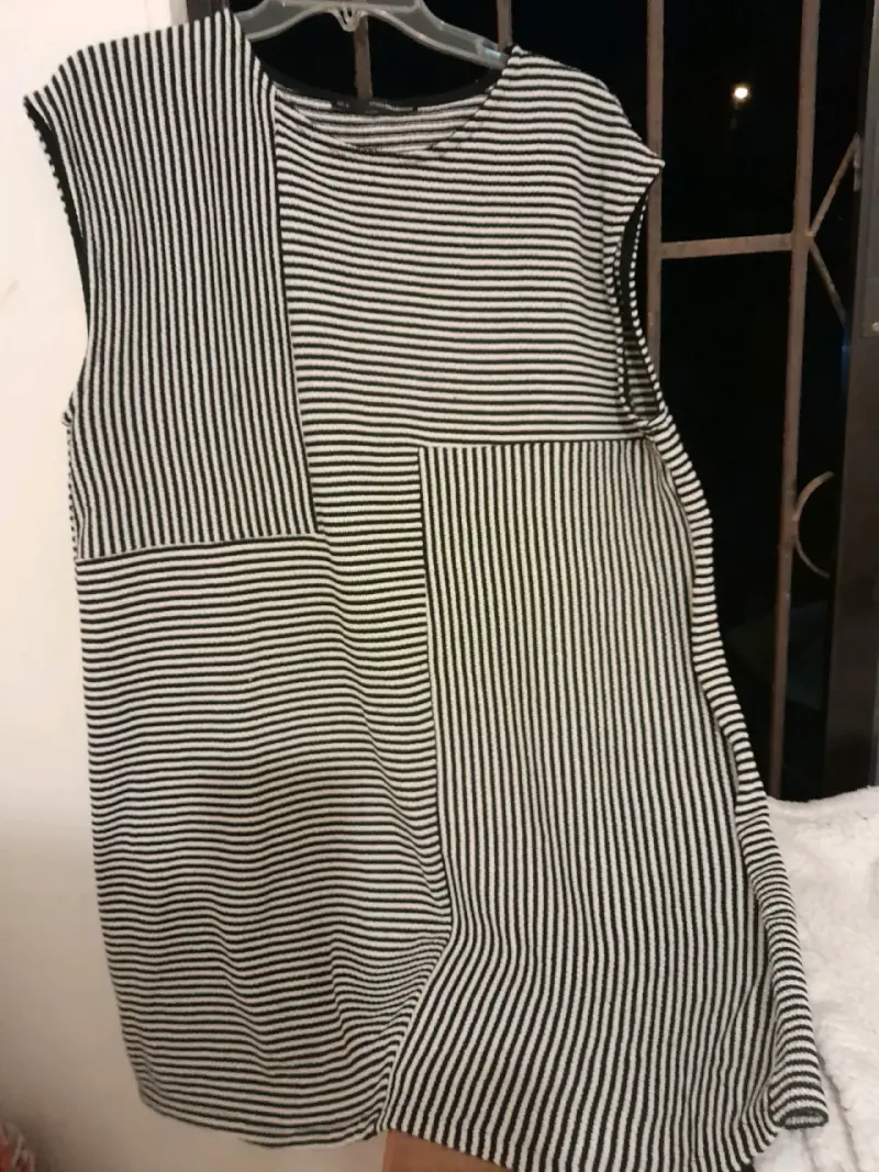 Vestido rayado en blanco y negro