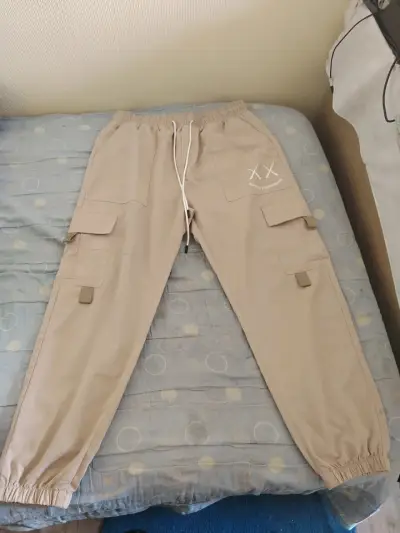 Pantalón cargo beige unisex - miniatura 1