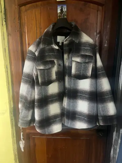 Chaqueta negra con chiporro - miniatura 2