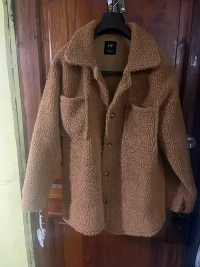Chaqueta negra con chiporro - miniatura 3