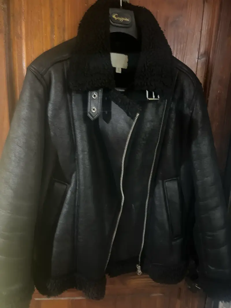Chaqueta negra con chiporro - 4