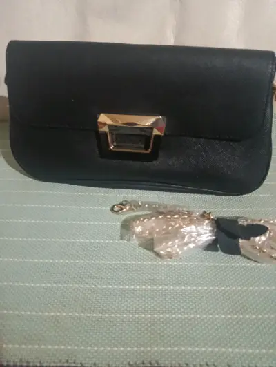 Mochila pequeña beige y blanca - miniatura 4