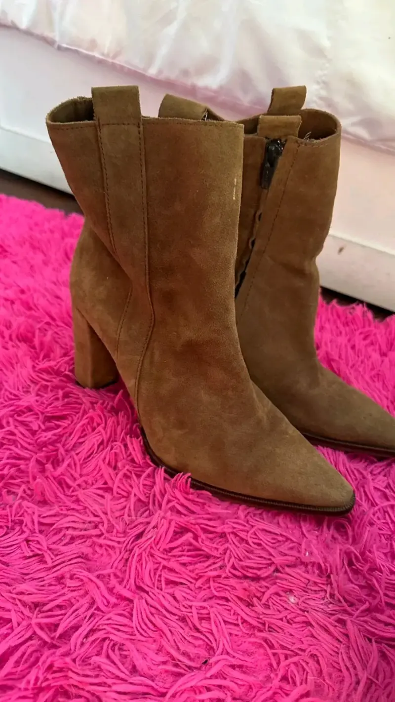 Botines de cuero camel con taco - 1