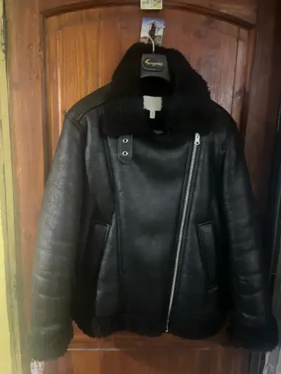 Chaqueta de cuero negra - miniatura 1