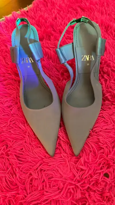 Tacones negros Zara en buen estado - miniatura 1