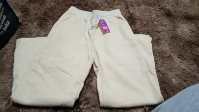 Pantalones beige de algodón nuevos - miniatura 1
