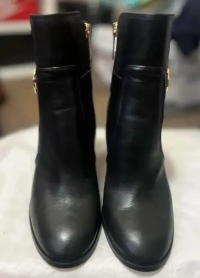 Botines negros con cierre dorado - miniatura 1