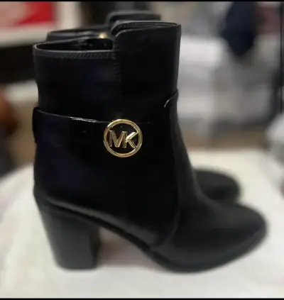 Botines negros con cierre dorado - miniatura 2