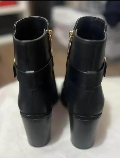 Botines negros con cierre dorado - miniatura 3