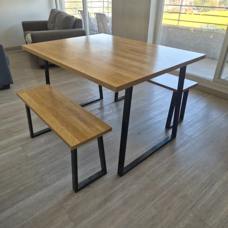 Mesa de comedor con bancas