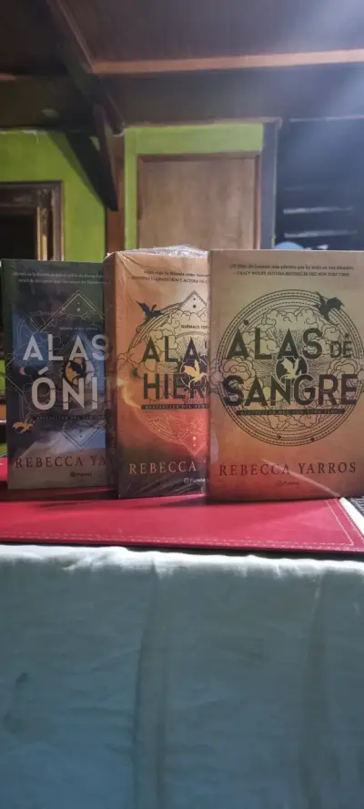 Trilogía Alas de Rebecca Yarros - miniatura 1