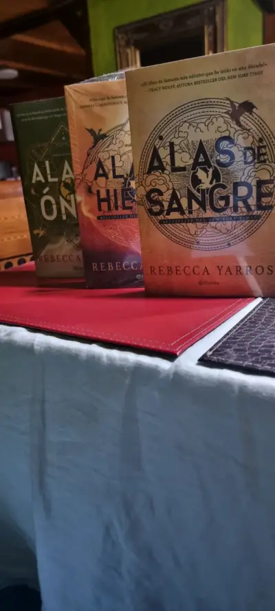 Trilogía Alas de Rebecca Yarros - miniatura 2