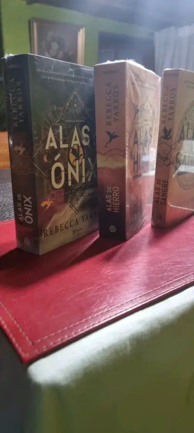 Trilogía Alas de Rebecca Yarros - miniatura 3