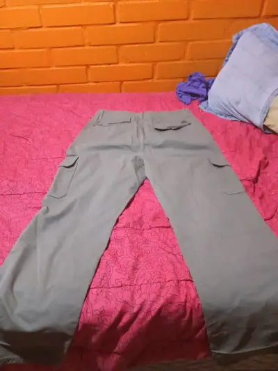 Pantalones cargo verde oliva - miniatura 2