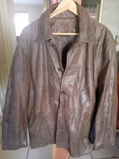 Chaqueta de cuero marrón - miniatura 1