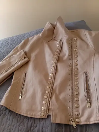 Chaqueta beige con tachas - miniatura 1