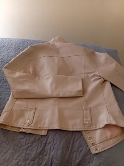 Chaqueta beige con tachas - miniatura 3