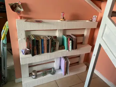 Repisa de madera blanca - miniatura 1