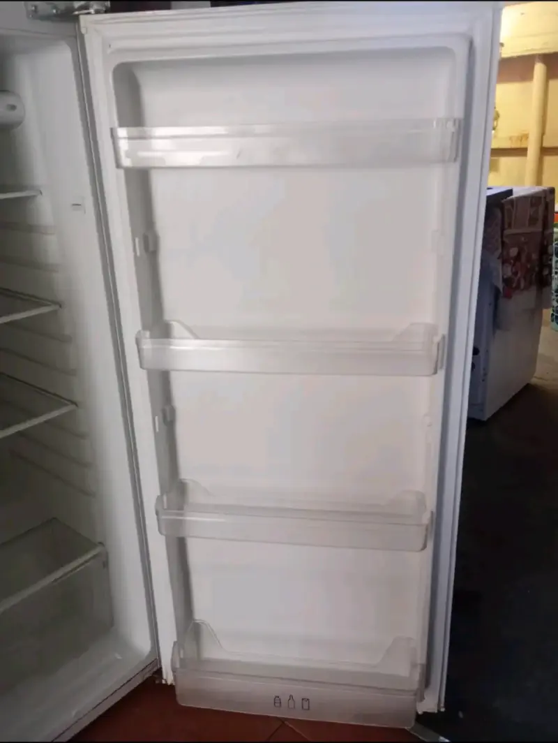 Congelador vertical usado - 2